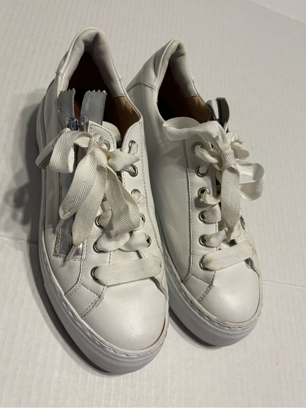AGL White Leather Sneakers With Ribbon Laces And Silver Zipper size 37.5 | 7.5